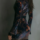 FLORANCE | レースのネックラインと彫刻的シルエット